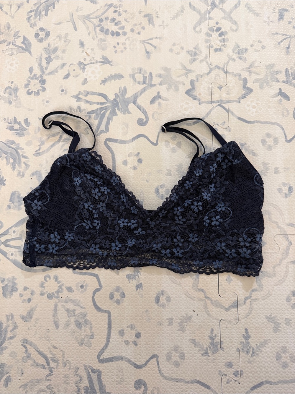 Gilly Hicks unlined XS Lace Bralette - Navy